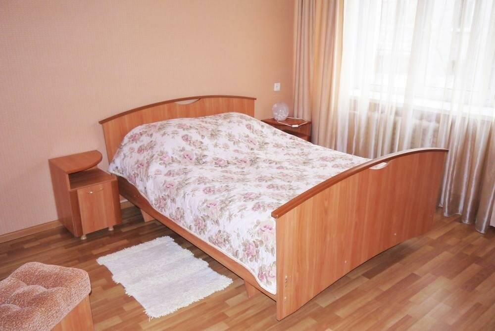 Номер стандарт бизнес с 1 двуспальной кроватью
